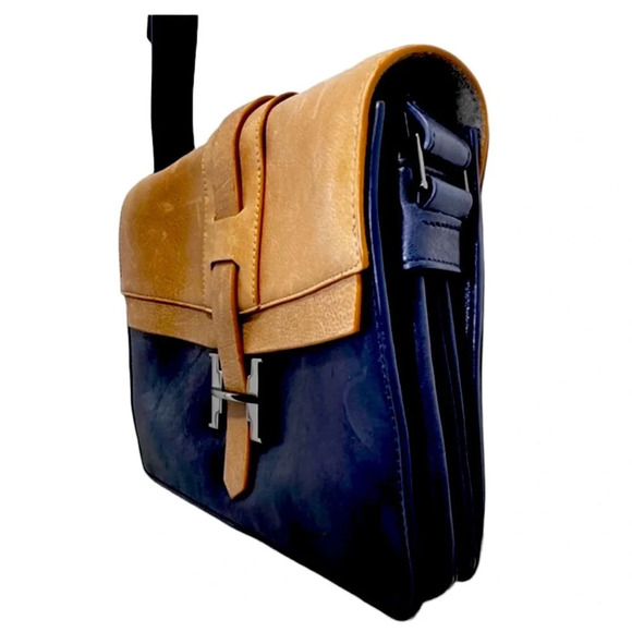 Navy and Brown Halston Heritage genuine leather purse in excellent condition. - Picture 4 of 11